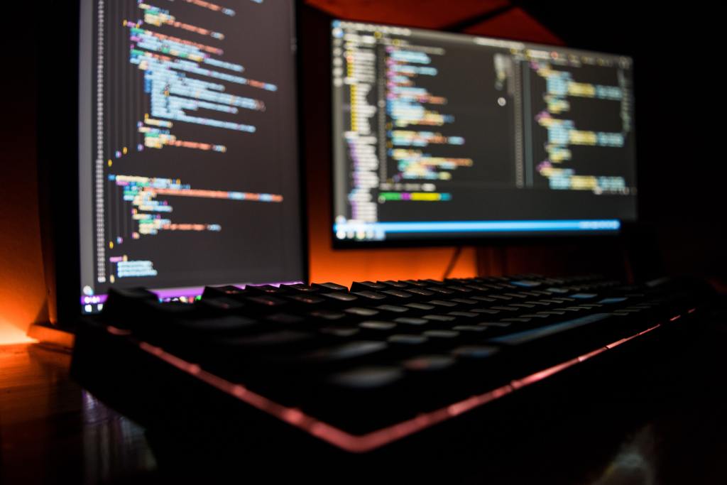 Python overtakes Java to become the second most popular programming ...